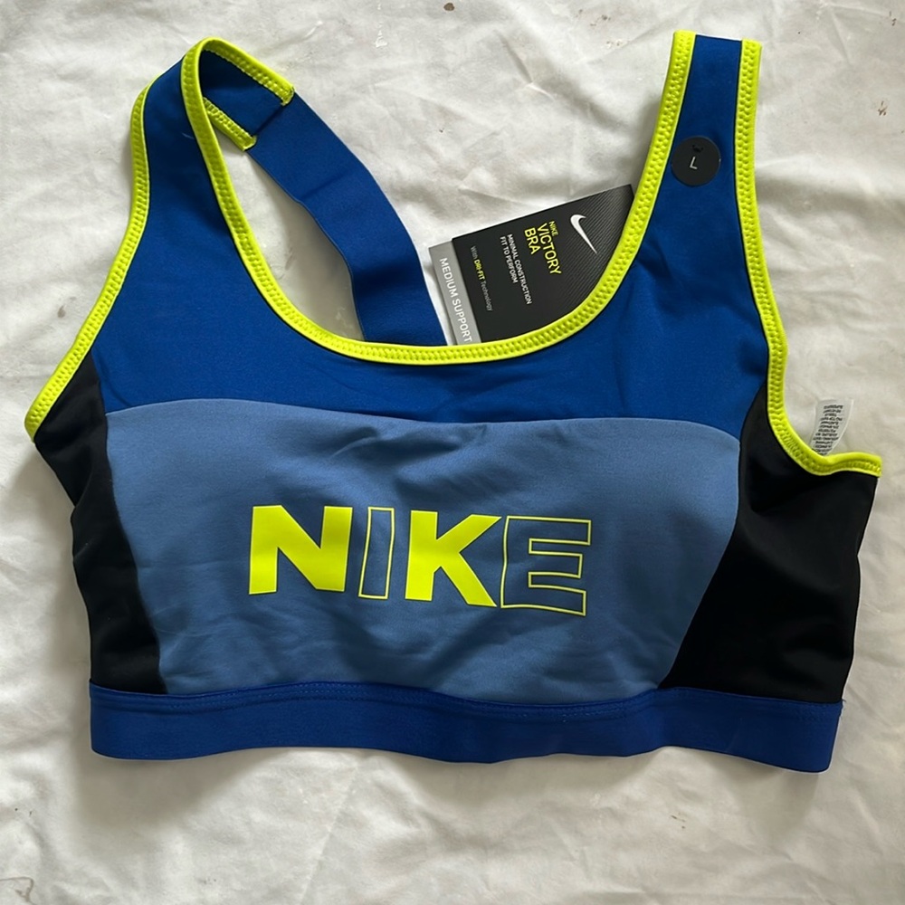 NWT Nike victory bra Large